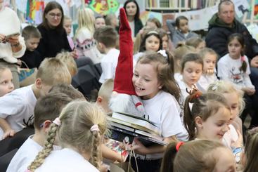 Akcja „Książka za karmę” i konkurs „Zwierzaki słodziaki” w Miejskiej Bibliotece podsumowane! (zdjęcia)
